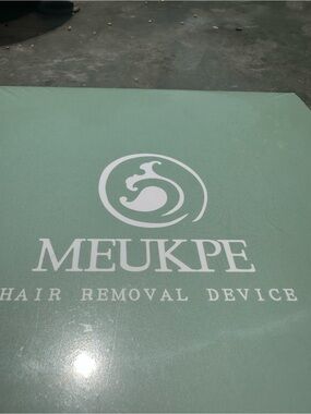 Mint Hair Removal Device for Women - Portable Skincare Tool